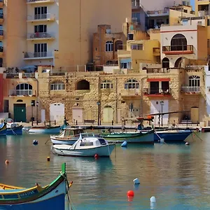 Bookarest Malta Hostel San Ġiljan