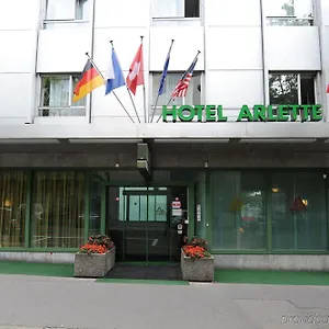 Arlette Beim Hauptbahnhof Zúrich
